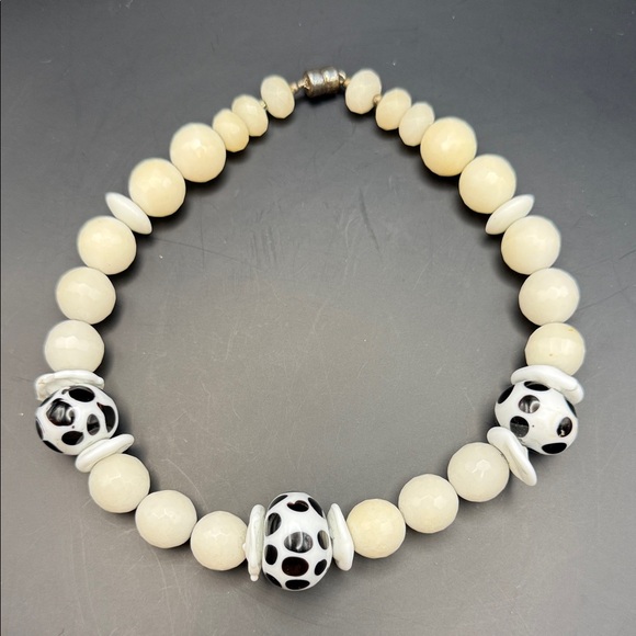 Elegant Cream and Black Beaded Necklace - Picture 1 of 12